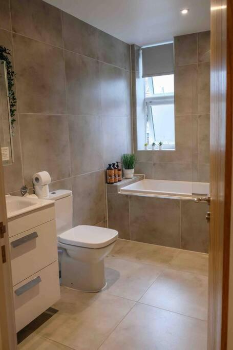 Garden Of Eden 1 Bedroom Flat In Fishponds Бристоль Экстерьер фото